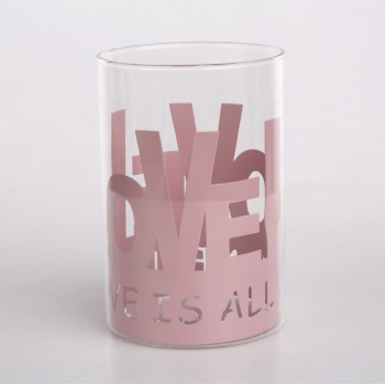 ŚWIECZNIK SZKLANY W RÓŻOWEJ METALOWEJ OSŁONCE 10X10X15 CM -LOVE  N/N BZ