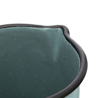 Kubek emaliowany z dzióbkiem 1,15l śr.12cm wys.11,5cm szałwiowy nakrapiany