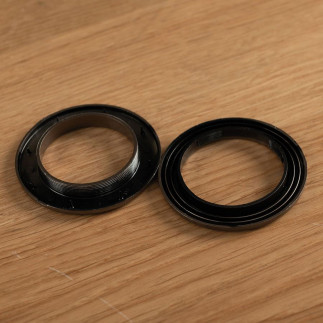 Przelotka plastikowa uniwersalna, 10szt.,śr wew 35,5mm zewn. 57,5mm, kolor brąz satynowy 033