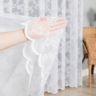 Firanka żakardowa ze wzorem po całości, obustronnie wykończona, wysokość 250cm, kolor 001 biały