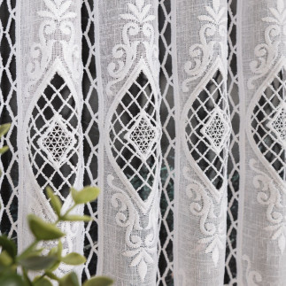 Zazdrostka haftowana panelowa na batyście, wysokość 60cm, kolor 001 biały