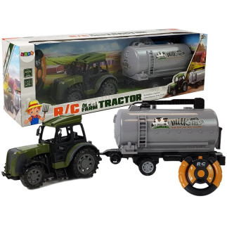 Zielony traktor z przyczepą cysterna na mleko zdalnie sterowany 2.4g