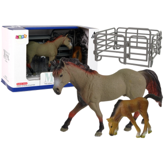 Zestaw 2 figurek konie zagroda figurka koń rasy capricorn