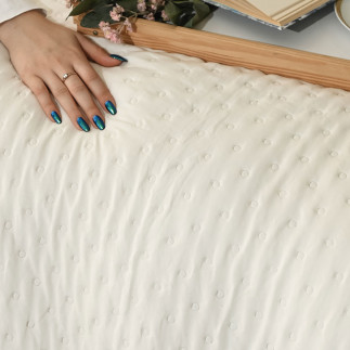 Nules narzuta dekoracyjna 200x220 cm ecru, EAN: 5906450004382 - elegancka osłona do sypialni i salonu.