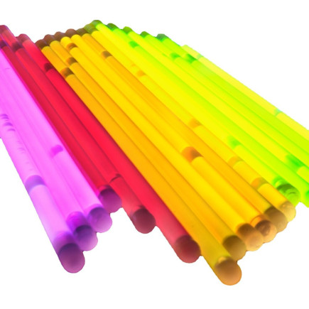 Opaski fluorescencyjne 100 sztuk wiele kolorów świecące w ciemności