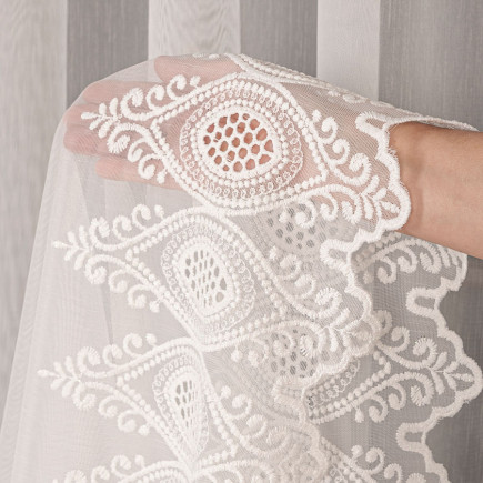 Firanka haftowana kremowa 120 cm z wzorem na dole, EAN: 5907693287143.