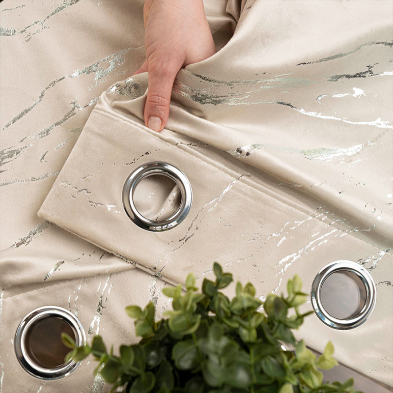 Marma zasłona gotowa na przelotkach 140x250 cm jasny kremowy ze srebrnym nadrukiem EAN: 5906450018075