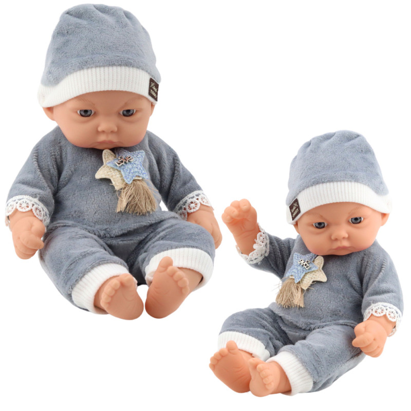 Lalka Bobas w Szarej Piżamce z Gwiazdkami i Czapeczką EAN: 5905991055808
