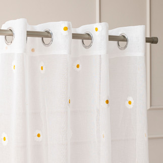 Bellis firana gotowa na etaminie w stokrotki, haftowana na srebrnych przelotkach, z ołowianką, szerokość 140 x wysokość 250cm, k