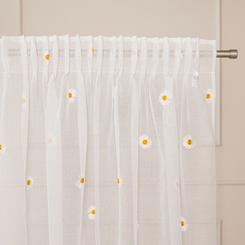 Bellis firana gotowa na etaminie w stokrotki, haftowana na taśmie, z ołowianką, szerokość 140 x wysokość 250cm, kolor 001 biały