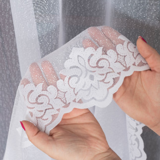 Firanka żakardowa ze wzorem na samym dole, wysokość 230cm, kolor 001 biały