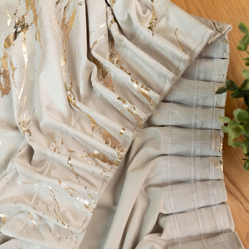 Marma zasłona gotowa na taśmie, szerokość 140cm x wysokość 250cm, kolor 226 jasny kremowy ze złotym nadrukiem na velvi