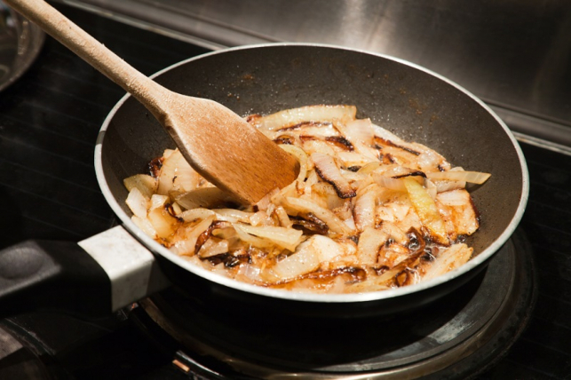 Czym wyróżniają się narzędzia kuchenne do teflonu?  Dlaczego warto je mieć?