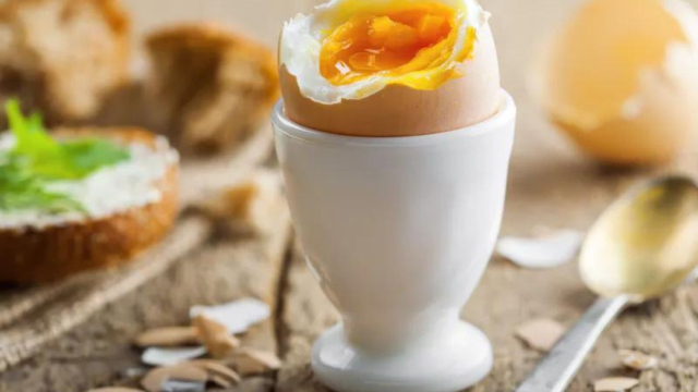 Jak ugotować jajka idealne? Te triki przydadzą się (nie tylko) na Wielkanoc